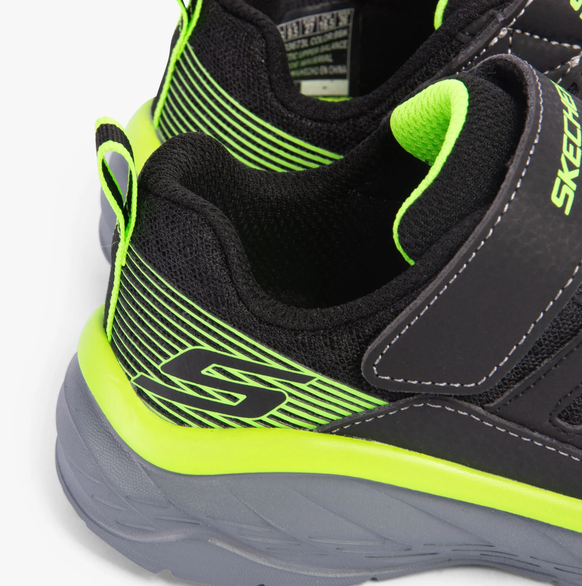 403718L/BKLM BOUNDLESS Boys Trainers Black/Lime