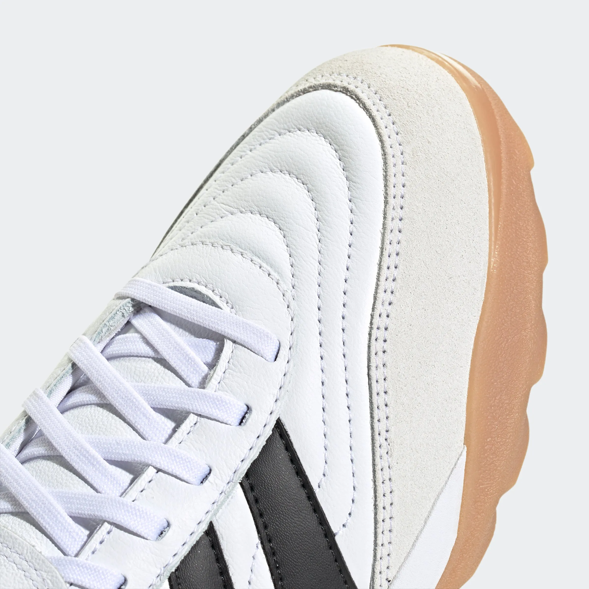 Adidas Predator Turf Trainer (Cloud White/Core Black/Gold Metallic)