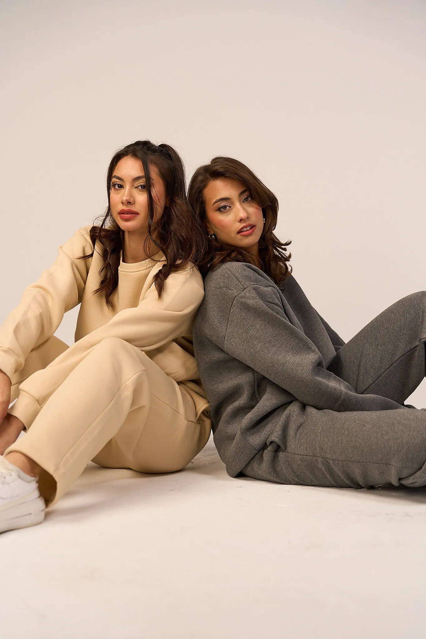 Crew Neck Pullover & Sweatpants - Set - Gray