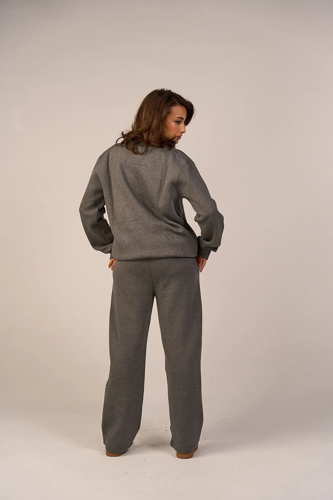 Crew Neck Pullover & Sweatpants - Set - Gray