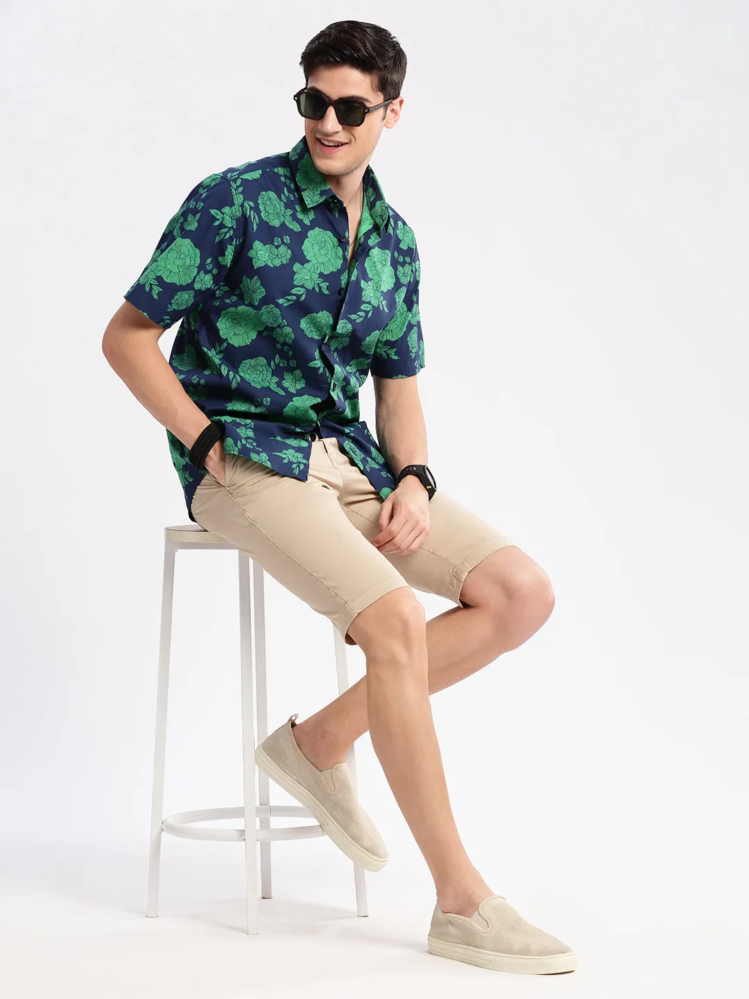 Men Navy Blue Standard Slim Fit Floral Printed Cotton Casual Shirt
